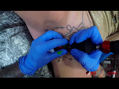 ❤️ Sully Savage, une chaudasse extrêmement tatouée, s'est fait tatouer le clitoris. ☑ Fuck vidéo at us fr.pornsos-com.ru